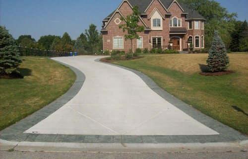 https://www.budsconcreteinc.com/wp-content/uploads/2016/03/Driveway-with-Stamped-Concrete-Border-500x320.jpg