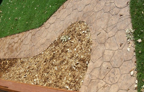https://www.budsconcreteinc.com/wp-content/uploads/2016/03/Fieldstone-Pattern-Stamped-Concrete-Walk-500x320.jpg