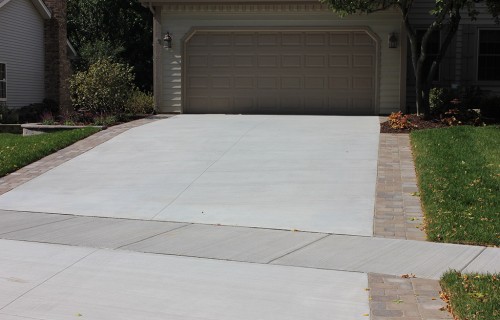 https://www.budsconcreteinc.com/wp-content/uploads/2016/03/Regular-Concrete-Dirveway-With-Unilock-Border-500x320.jpg