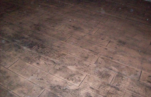 https://www.budsconcreteinc.com/wp-content/uploads/2016/03/Wood-Pattern-Stamped-Concrete-Basement-Floor-500x320.jpg